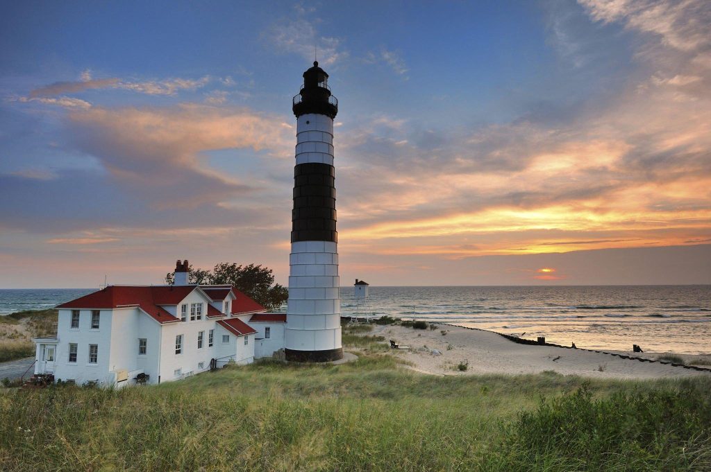 Guiding Lights Galore: Michigan Leads in Lighthouse Count