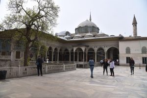 Walk to Hazrat-Khizr Mosque
