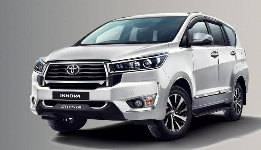 innova-crysta-hasnlay-kashmir-tour-and-travels