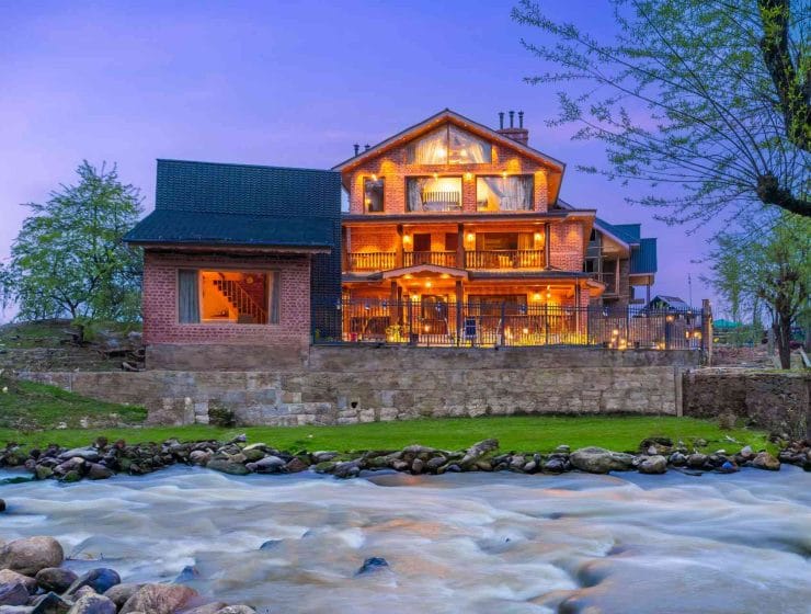 swiss-challet-by-hasnlay-kashmir